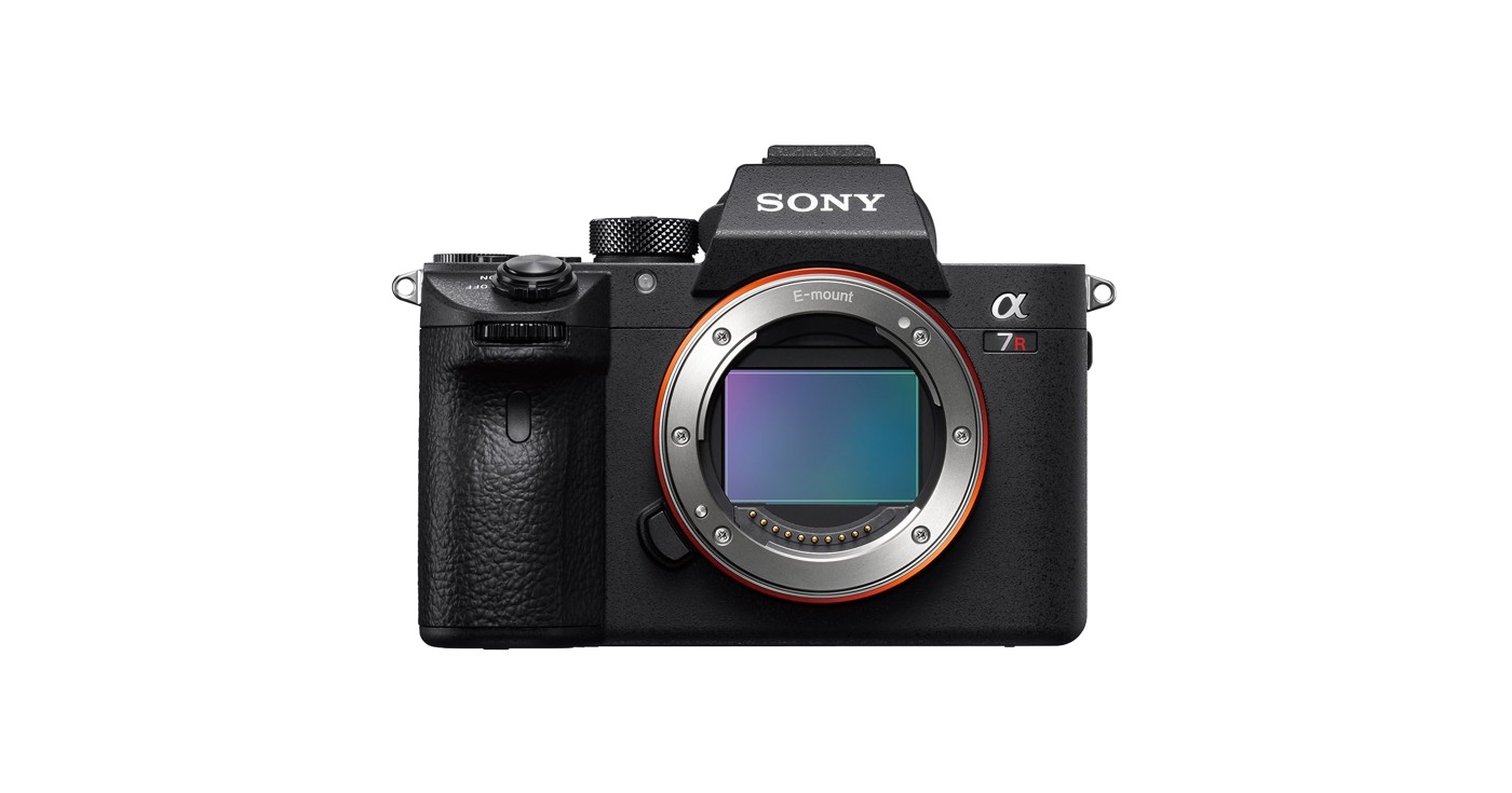 Sony α7R III mirrorless camera [ILCE-7RM3]